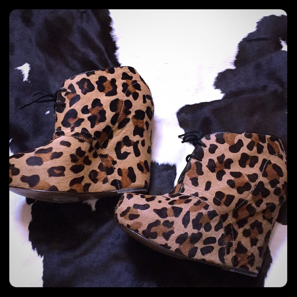 Steve Madden Animal Print lace-up platform heels 8